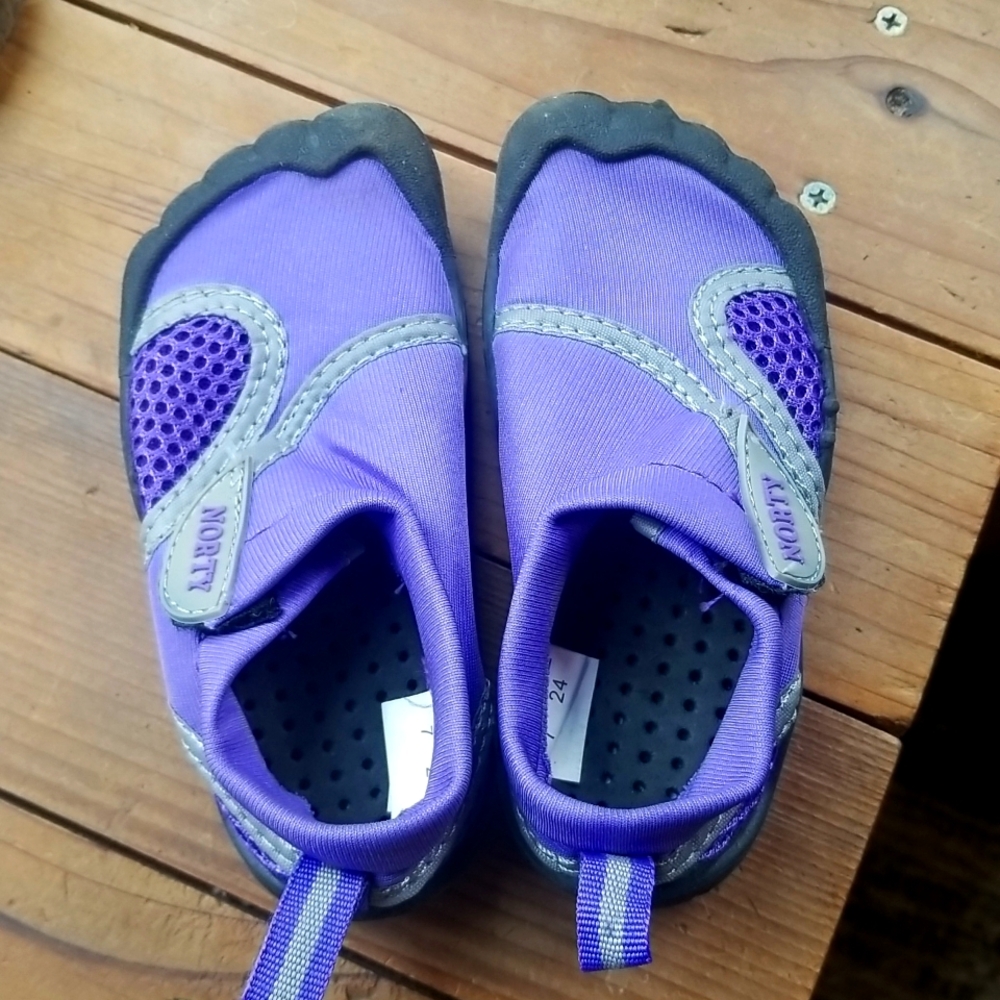 Norty size 7 Toddler Girl Purple Skeletoe Water Sock Shoes ~ RETAIL $30